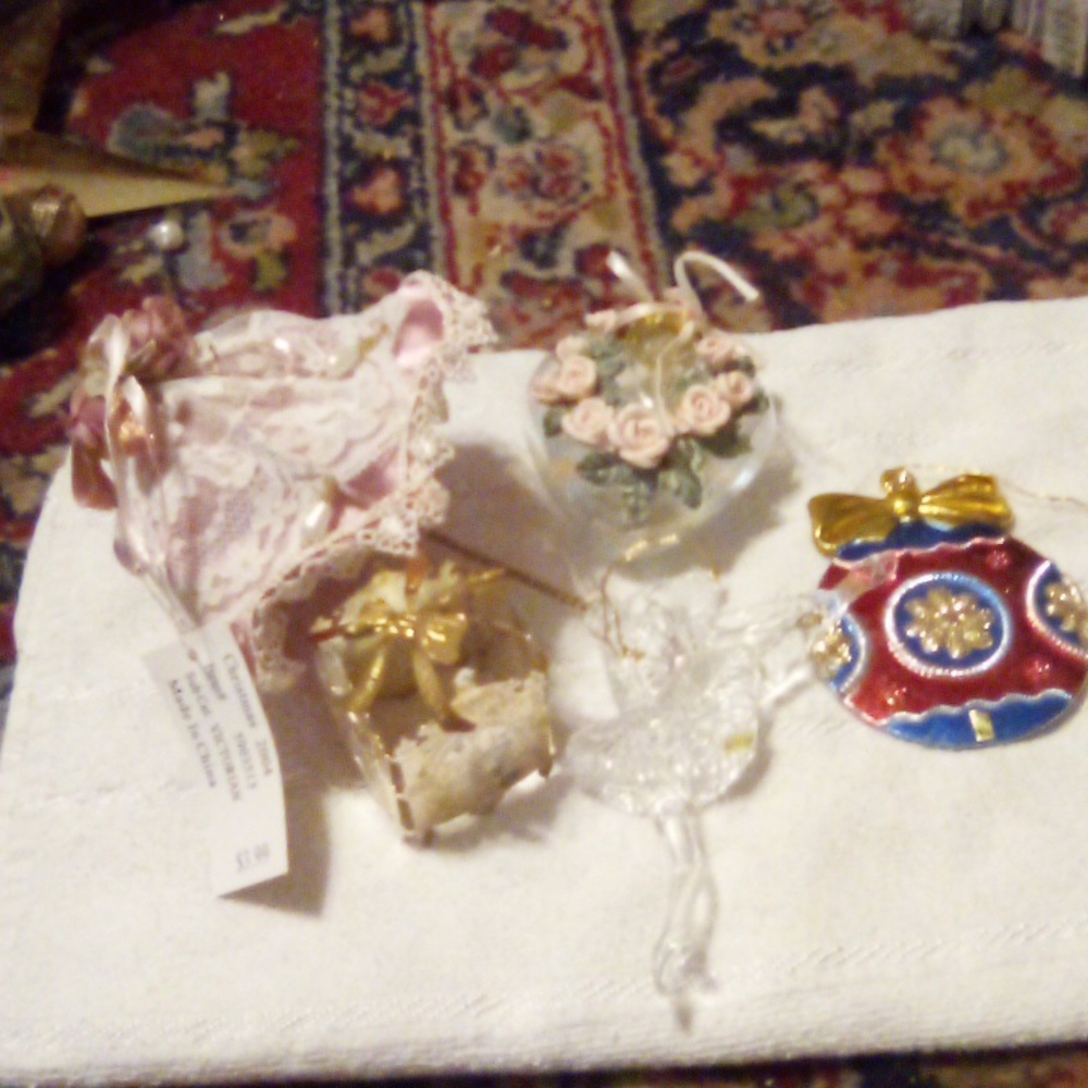 NWT, NWOT 5Pc Set Victorian, Metal, Plastic, Glass Christmas Ornaments